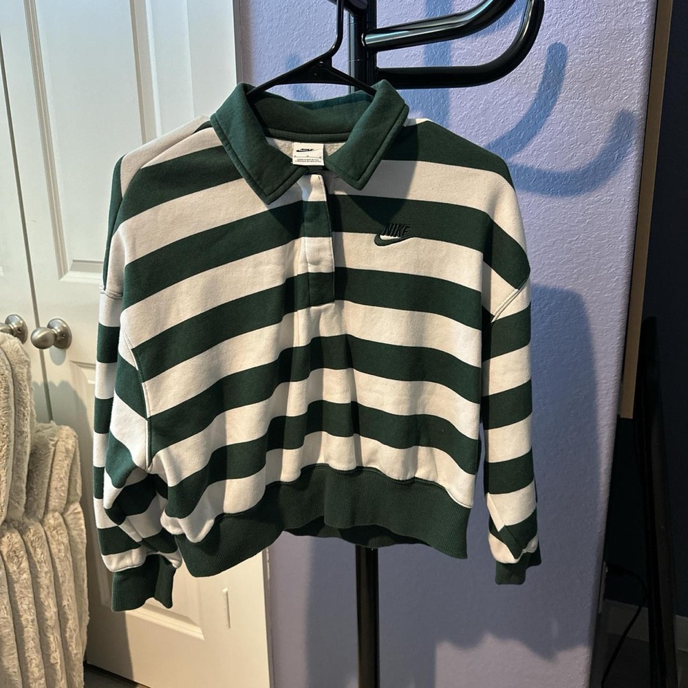Green and white Nike cropped polo shirt